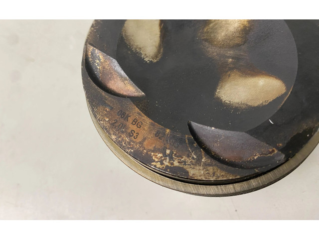  Поршень DNUE 06KBG, 82.435  Audi A3 S3 8V  