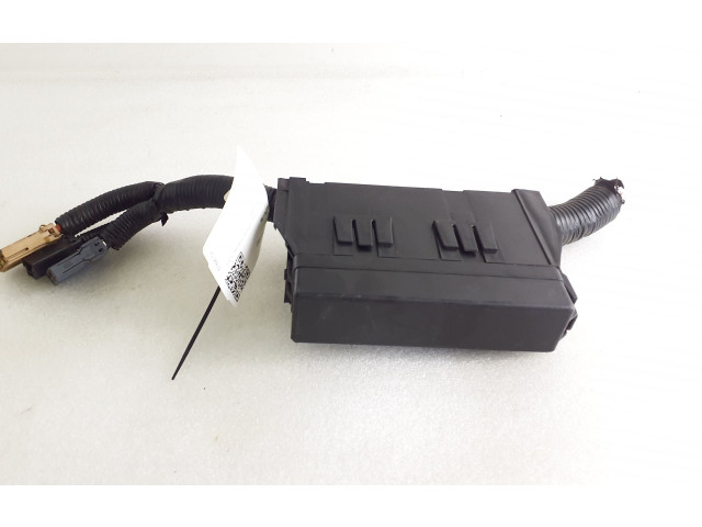 Блок предохранителей  7154722330, 24382   Nissan Juke I F15    