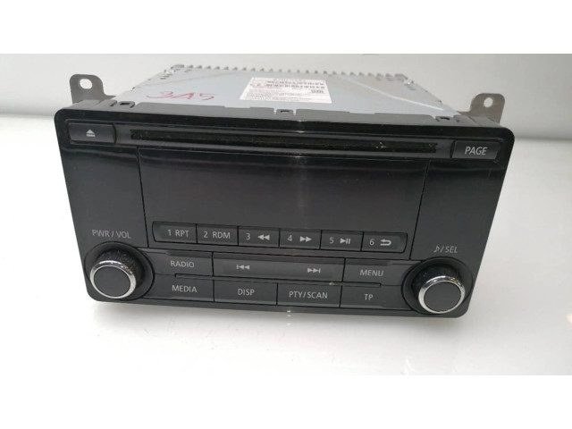 Радио/ проигрыватель CD/DVD / навигация