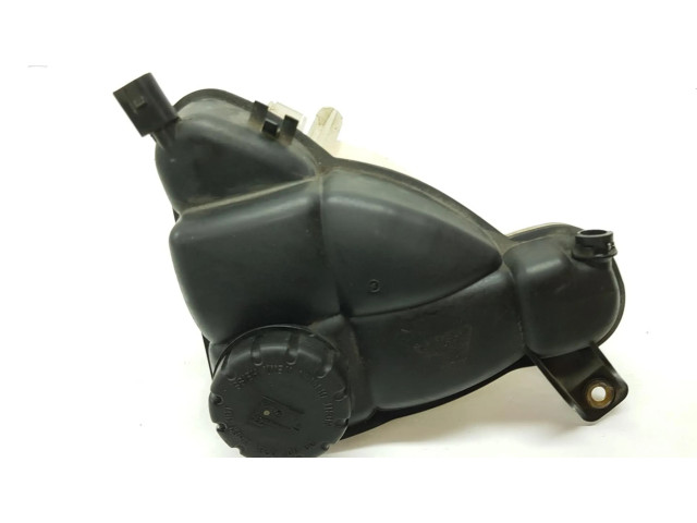 Расширительный бачок охлаждающей жидкости