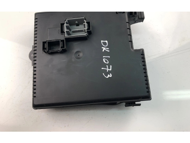 Блок предохранителей  8676391   Volvo V70    