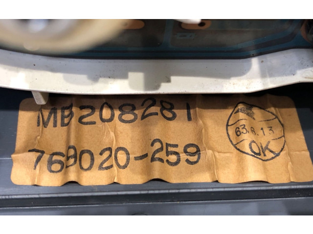 Přístrojová deska Mitsubishi Pajero 1988 MB716914