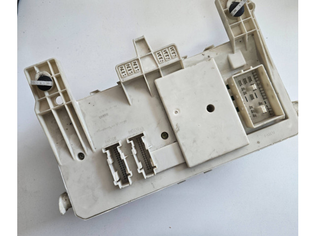 Блок предохранителей 31254903, 519096804   Volvo C30    