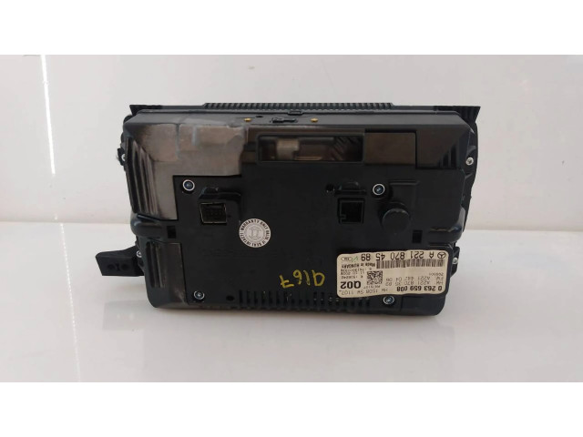 Радио/ проигрыватель CD/DVD / навигация