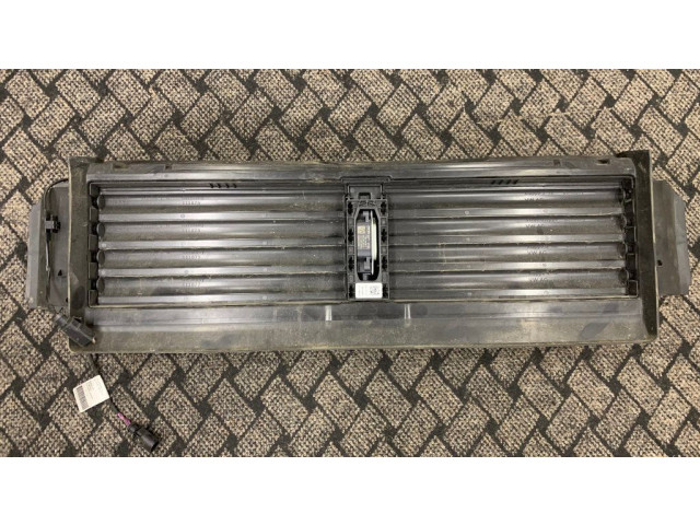 Другая деталь отсека двигателя