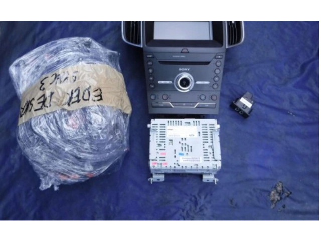 Радио/ проигрыватель CD/DVD / навигация