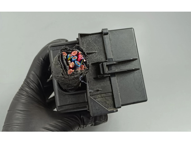 Блок предохранителей    Jeep Grand Cherokee    