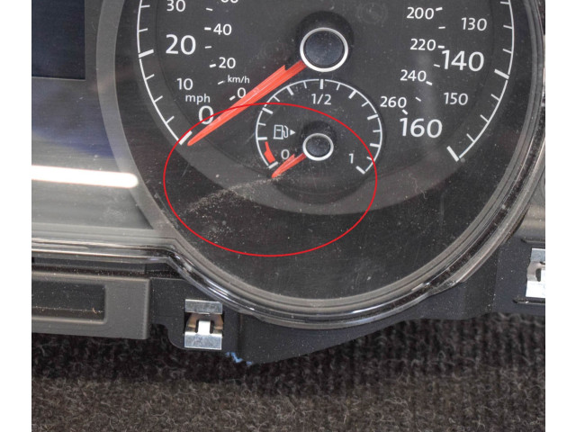 Панель приборов    Volkswagen Golf VII       