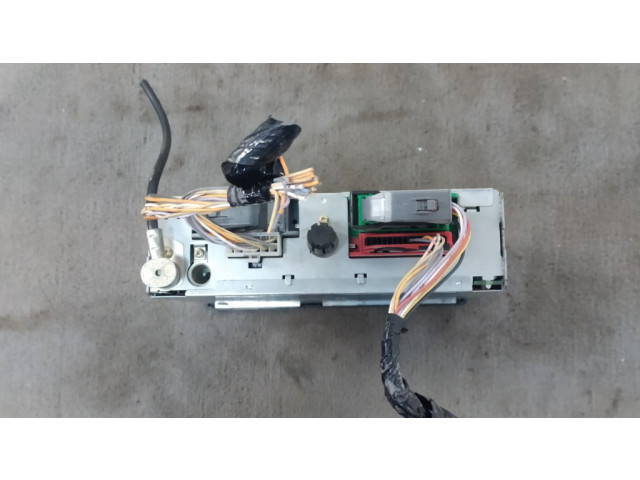 Радио/ проигрыватель CD/DVD / навигация