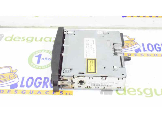 Радио/ проигрыватель CD/DVD / навигация