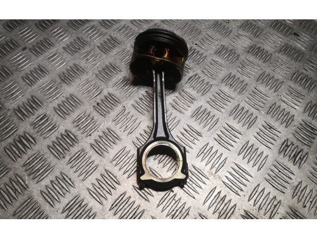  Поршень M 270.910 2700300420, A2700300420  Mercedes-Benz CLA C117 X117 W117  