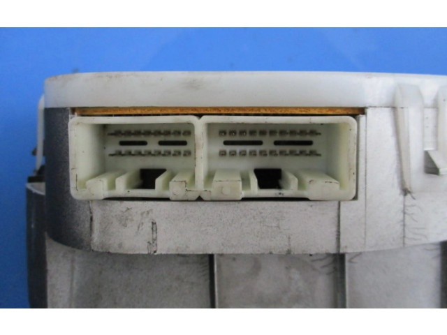 Панель приборов Mazda 323