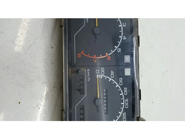 Přístrojová deska Nissan Bluebird 1990 NA9200