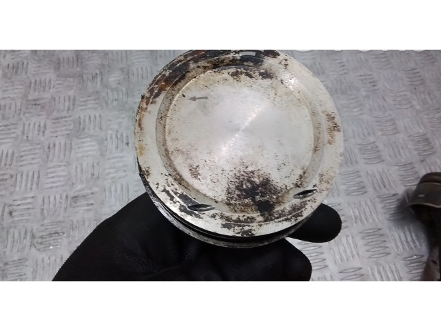 Píst Volvo S80 B5254T10