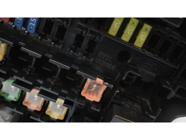 Pojistková skříňka 8V5114B144BA Ford Fiesta 2010