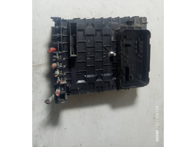 Блок предохранителей  1K0937125D   Volkswagen Touran I    