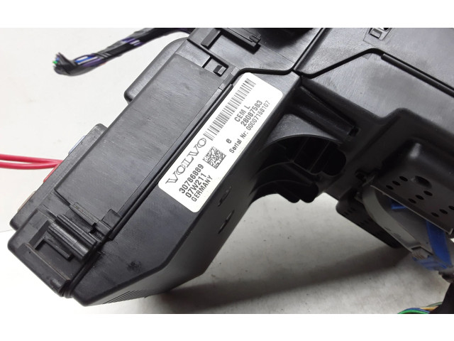 Блок предохранителей 30786889, 28087583 Volvo V70