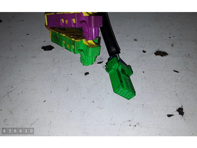 Подрулевой шлейф SRS    Volvo V70