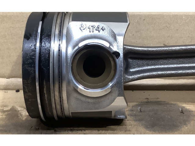 Píst 065DF Audi Q5 SQ5 cdu