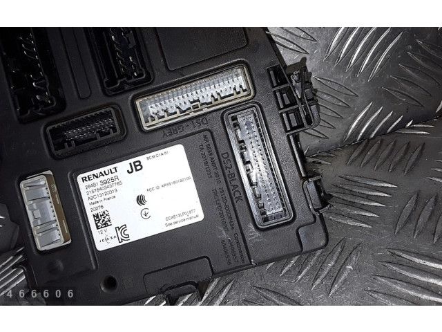 Řídící jednotka 284b13925r Renault Captur II 2021