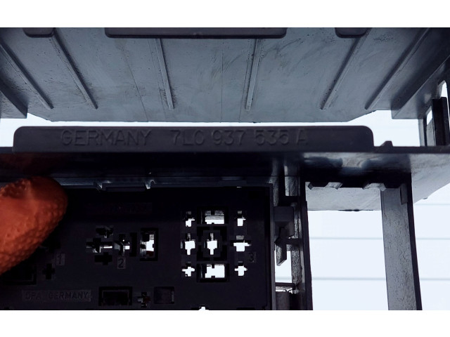 Pojistková skříňka 7L0937535A Porsche Cayenne (9PA) 2004