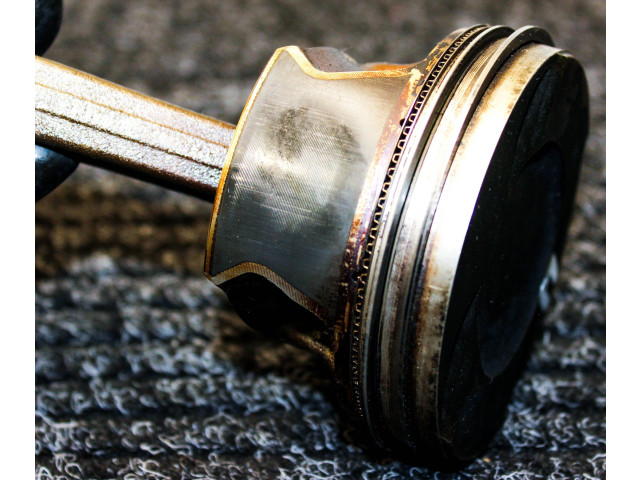 Píst 06M100C Audi Q5 SQ5 CWGD