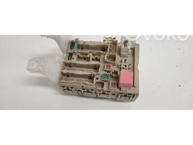   Pojistková skříňka 8273005680A   Toyota Avensis T270 2013