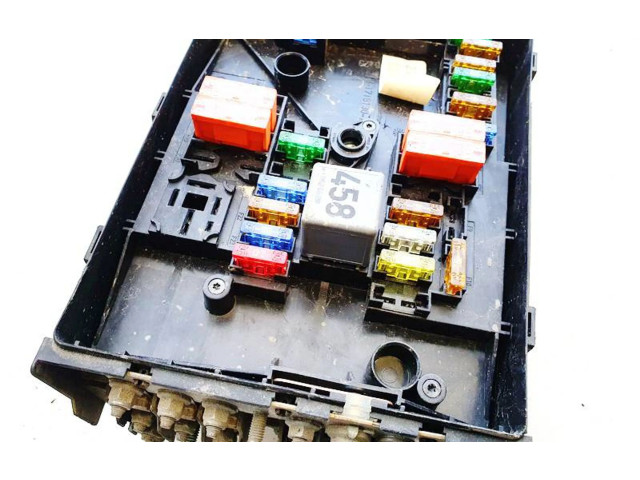 Блок предохранителей  017181301, 0-1718130-1   Volkswagen Golf Plus    