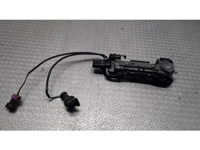 Передний держатель / кронштейн для внешней ручки открытия