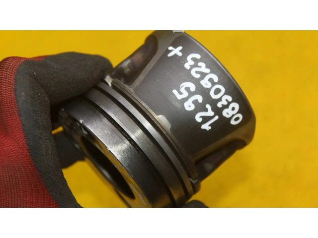 Píst Mercedes-Benz S W221