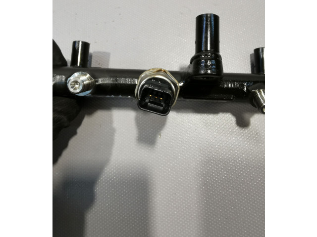 Топливная рампа 9681909680   Ford S-MAX  