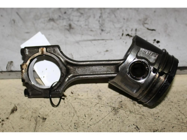 Поршень с шатуном 55280444 Alfa Romeo Giulietta