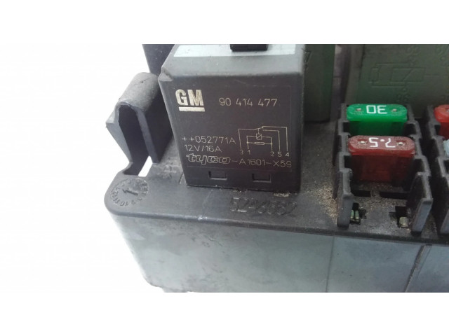 Блок предохранителей 5246582 Saab 9-5