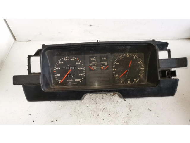 Панель приборов 81117434, 88471066 Audi 80 90 B2