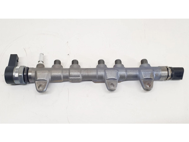 Топливная рампа 8514154   BMW X4 F26 2.0  для двигателя B47D20A