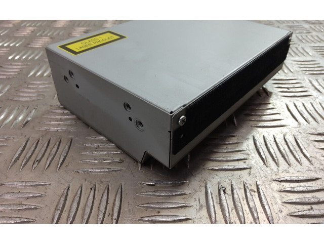 Радио/ проигрыватель CD/DVD / навигация