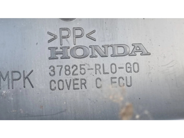 Другая деталь отсека двигателя