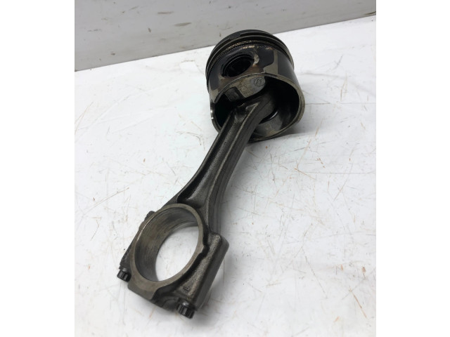Поршень с шатуном Volkswagen PASSAT B6