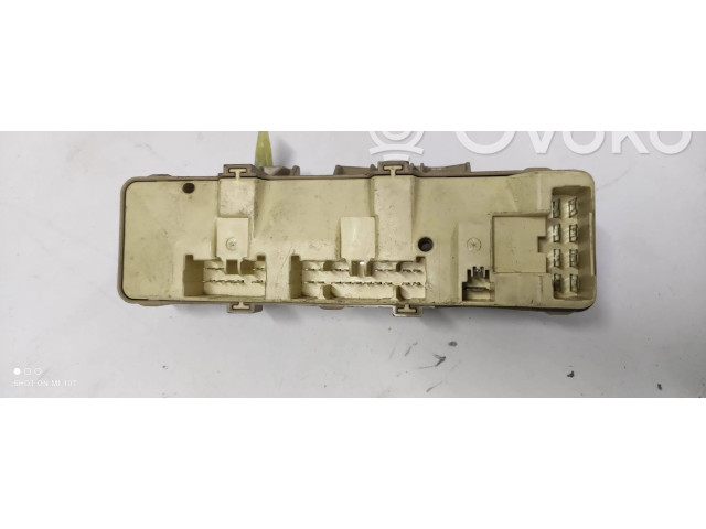 Pojistková skříňka 1409709078 Mazda 323 F 2000