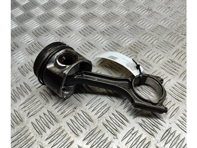 Поршень D 4204 T5 31375187, 31430898 Volvo XC60