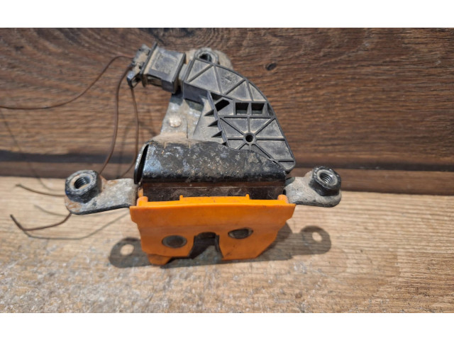 Замок багажника     Skoda Fabia Mk1 (6Y) 1999 - 2007 года