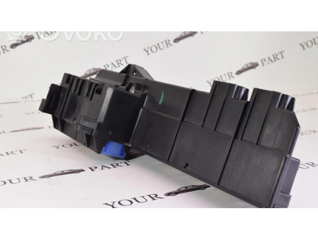 Pojistková skříňka 6957330 BMW M5 2006