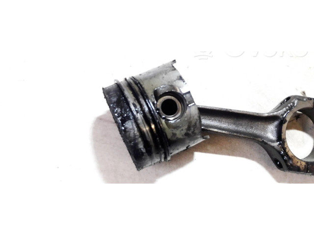 Píst Renault Express pro naftový motor 1.8