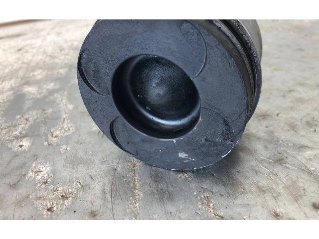 Píst Mercedes-Benz E W211 648.961