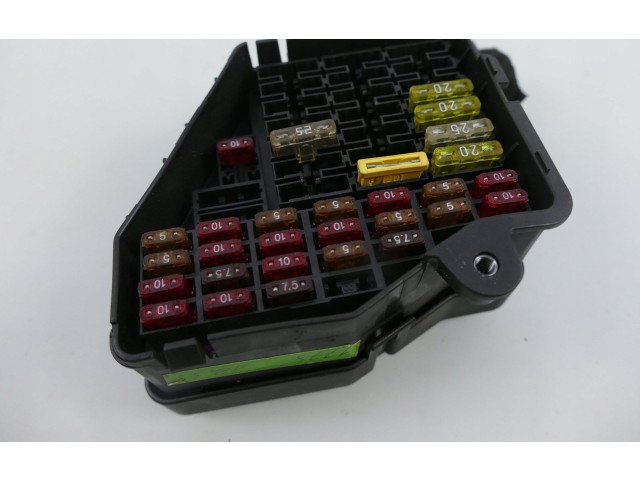 Блок предохранителей     Audi A3 S3 8L    