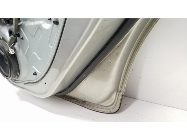 Задняя дверь