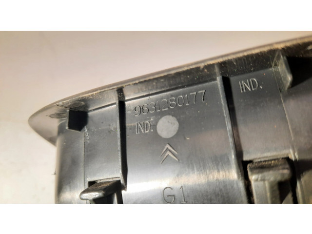 Боковая воздушная решётка