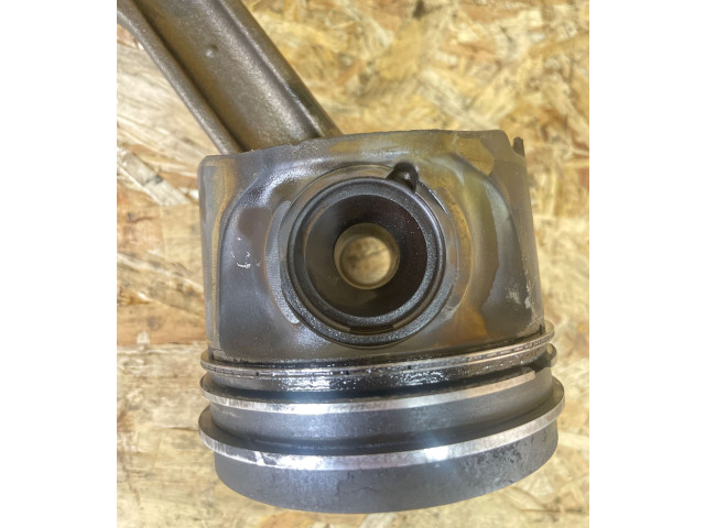 Píst M57TUE2 BMW 5 E60 E61 M57