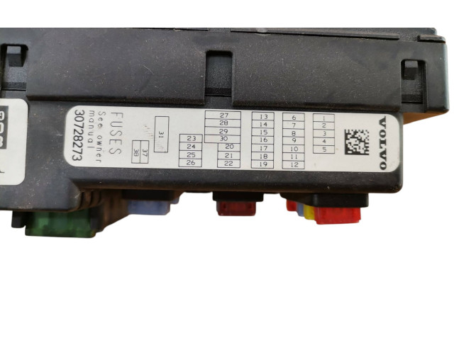 Блок предохранителей 8676391, 12217799 Volvo XC90