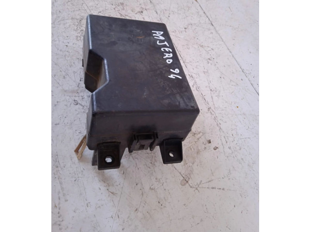 Pojistková skříňka 4D56 Mitsubishi Pajero 1994